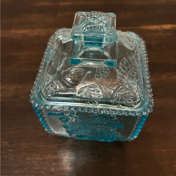 Vintage pressed glass sugar jar with lid. - Picture 4 of 5